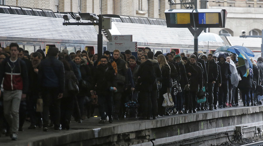 'Trained to shoot': 3k armed marshals in civilian clothing to patrol French trains