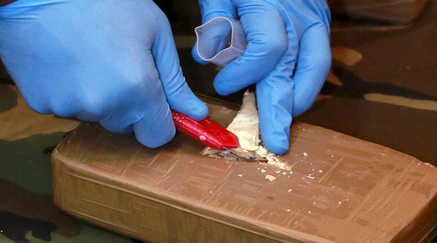 Man’s suspiciously large crotch leads airport police to cocaine find (PHOTO)