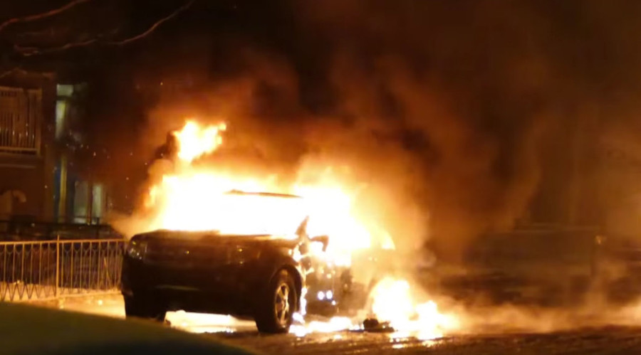 Cars set alight, police station attacked during anti-police brutality protest in Montreal (VIDEOS)