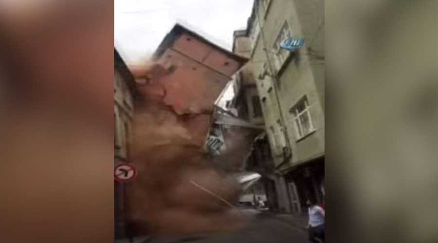 Seconds from death: Five-storey Istanbul building crumbles in flash (VIDEO)