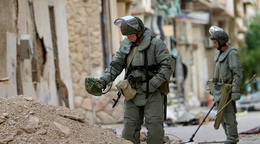 Russians continue to clear ISIS mines in Palmyra, as locals return (PHOTOS)