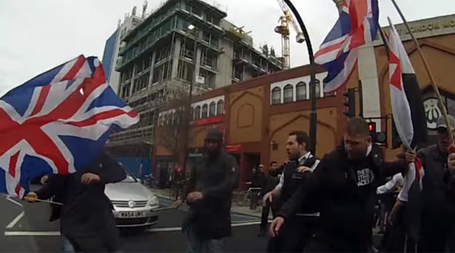 Britain First demo gets fly-kicked & flees London mosque after provoking scuffles (VIDEO)