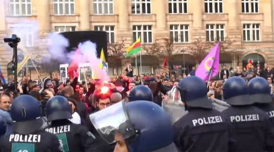 Hundreds pro-Erdogan & pro-Kurdish demonstrators clash across Germany (VIDEO)