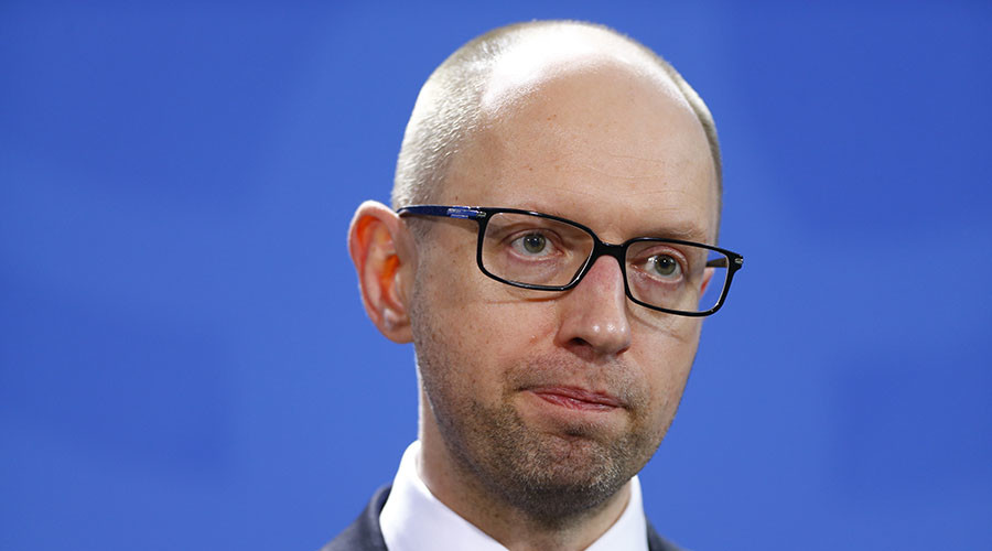 ‘Poroshenko & Yatsenyuk failing Ukraine over radical Right Sector nationalists’