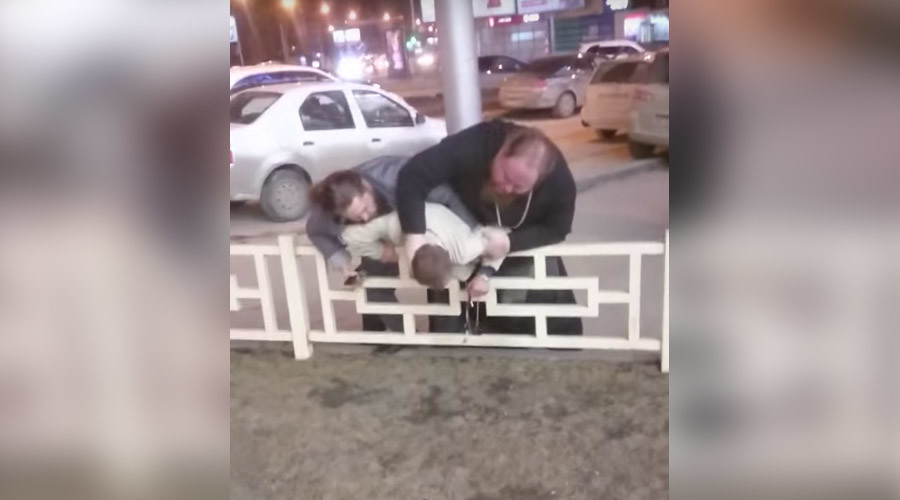 Fake priest beats up businessman in Russia’s Novosibirsk (VIDEO)