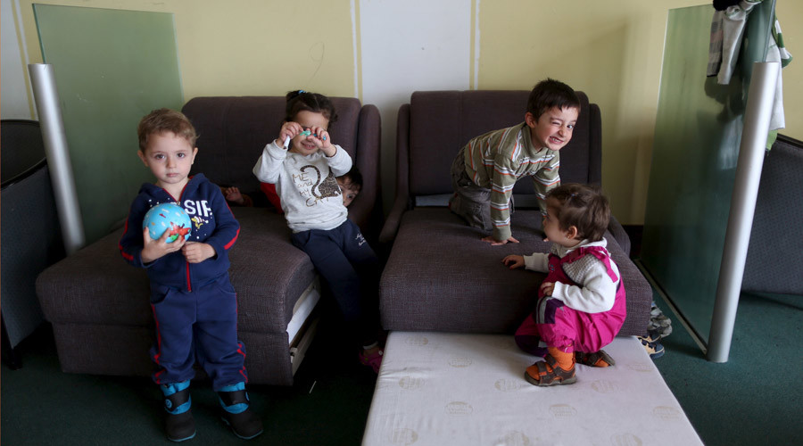 Sibling rivalry: Parents do have a favorite child, usually the first born