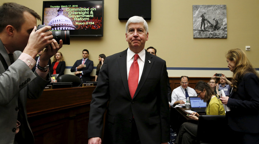 Michigan Gov. blames staff for lead contamination of Flint water