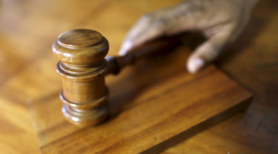 Teenage girl charged with livestreaming rape of 17yo friend on Periscope