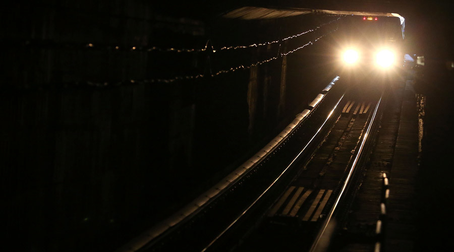 154 people stuck on train in underwater tunnel to DC