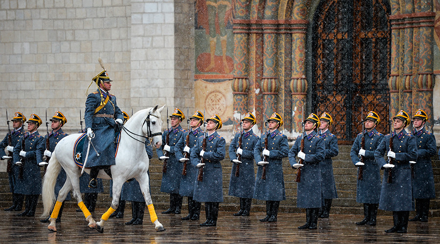 Watch Kremlin Regiment demonstrate exemplary marching skills (VIDEO)