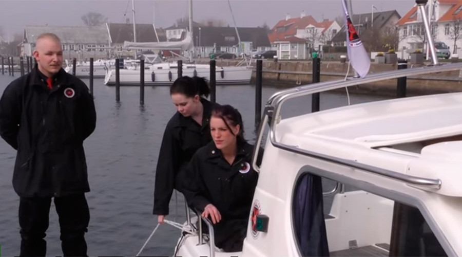 Far-right ‘pirates’ go refugee hunting on Danish-Swedish border (VIDEO)