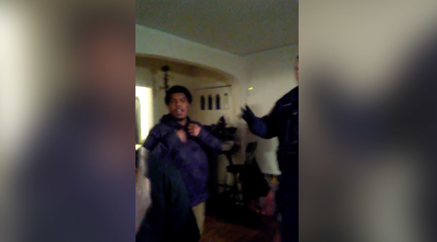 Cannabis ‘smell test’ used by police to raid house & assault ‘suspects’ (VIDEO)