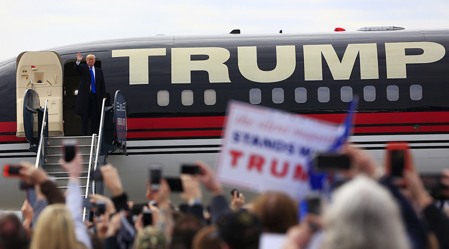 Trump campaign plane flying illegally after failing to pay $5 registration fee - report