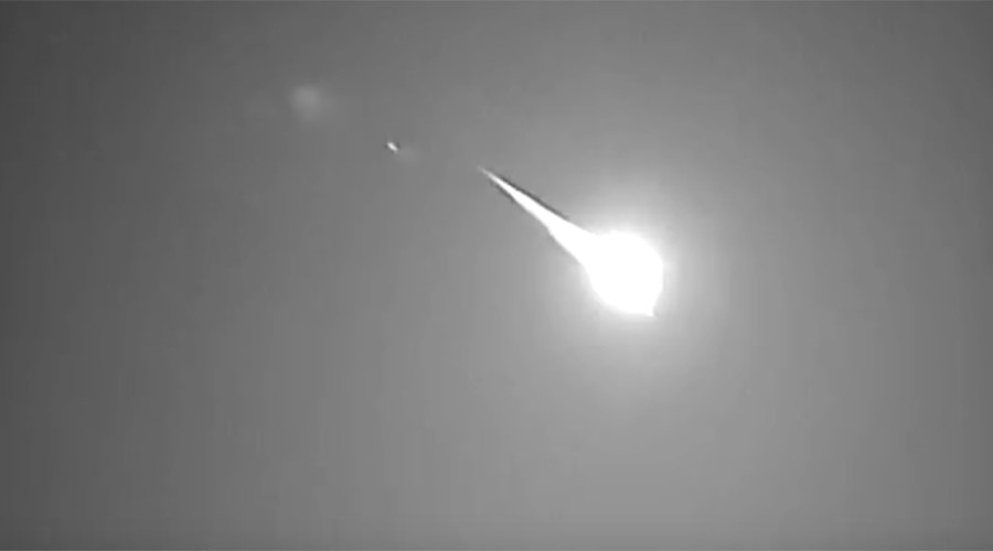 ‘Fireball’ meteor lights up English skies (PHOTOS)