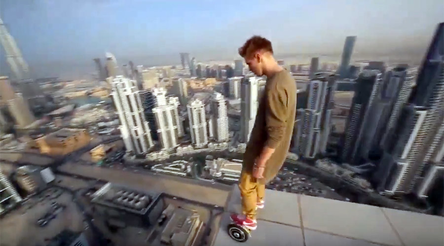 Daredevil Russian hoverboards on the edge of Dubai skyscraper in vertigo-inducing stunt (VIDEO)