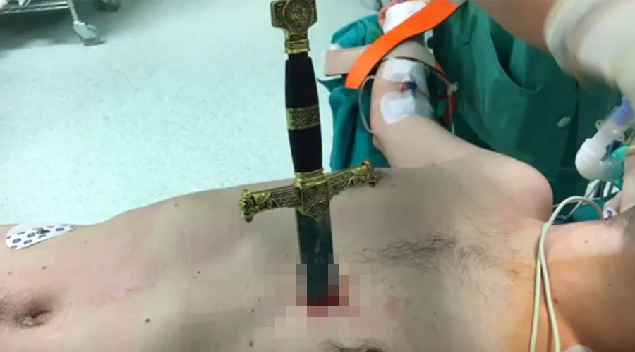 Surgeon removes sword from beside man’s beating heart (GRAPHIC VIDEO)