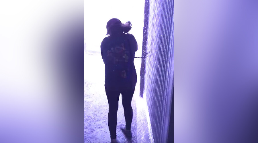 Flash in the pan: College student dons aluminum 'helmet', runs into lightning storm (VIDEO)