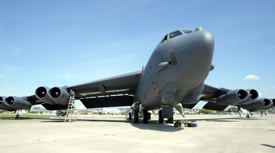 American B-52 bomber hits ISIS weapons facility in Iraq (VIDEO)