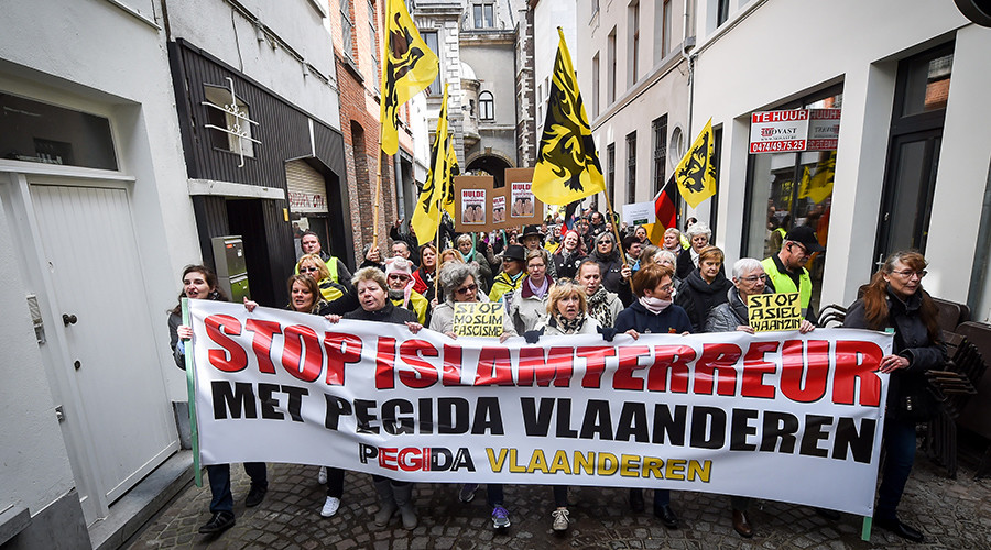 PEGIDA protesters clash with police during rally in northern Belgium (VIDEO)