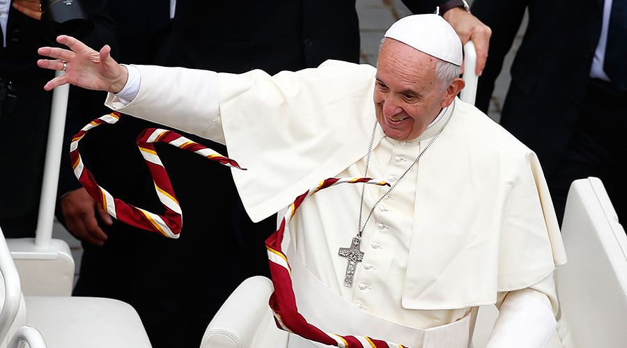 Happiness can't be downloaded like an app, Pope tells teens