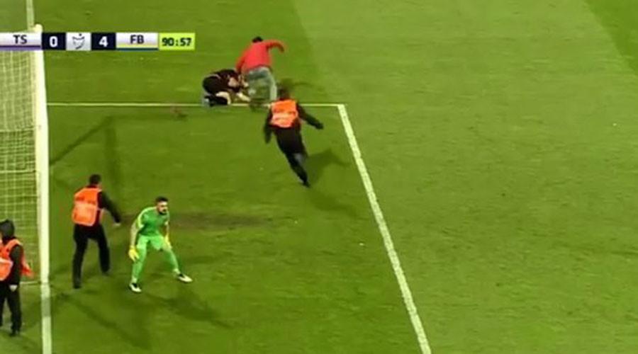 Turkish football match abandoned after fan beats up referee (VIDEO)