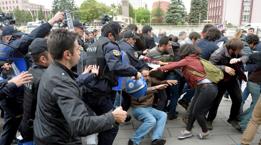Turkish police disperse pro-secularism rally protesting suggested religious constitution