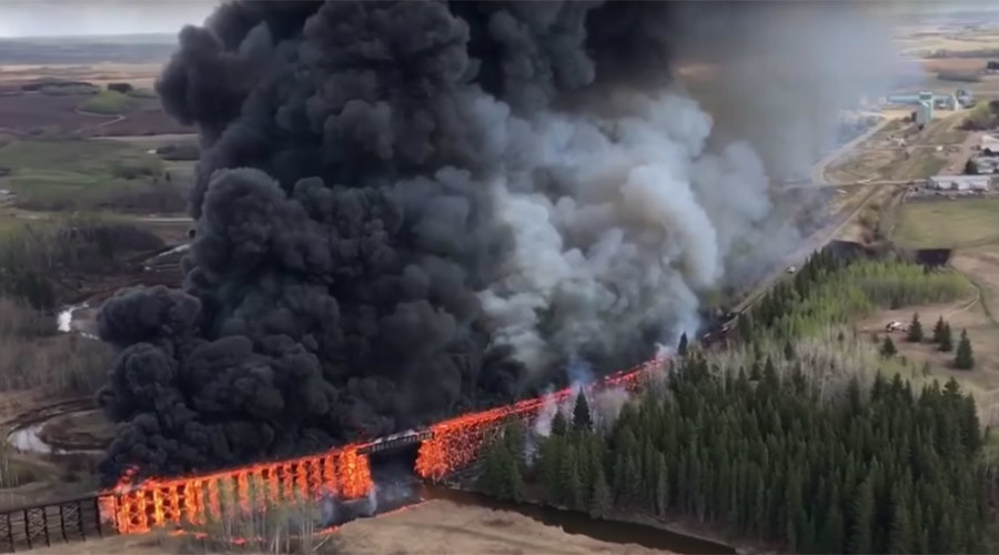 Blaze devours CN Rail bridge: Canadian police suspect arson after 17th fire in 6 days (VIDEO)