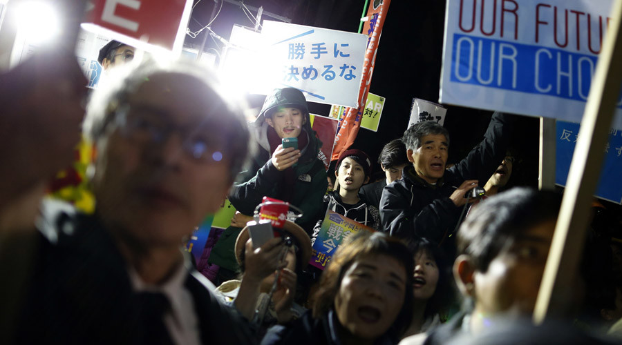 700+ people sue Japanese govt for laws allowing use of military abroad