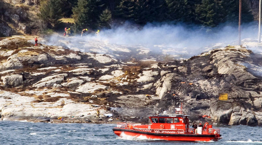 Statoil chopper crashes off Norway coast, at least 11 of 13 on board dead