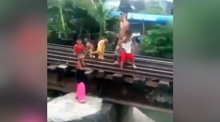 Kids at play dodge oncoming train by hiding beneath tracks (VIDEO)