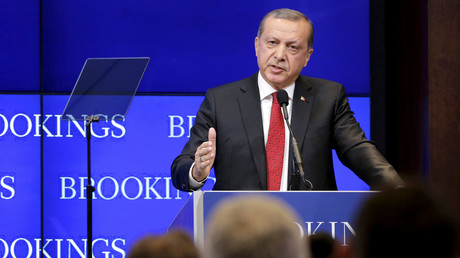 Turkish President Tayyip Erdogan speaks at the Brookings Institute in Washington March 31, 2016. © Joshua Roberts