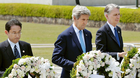 U.S. Secretary of State John Kerry (2nd L) prepares to lay a wreath at the cenotaph with Japan's Foreign Minister Fumio Kishida (L), Britain's Foreign Minister Philip Hammond and other fellow G7 foreign ministers at Hiroshima Peace Memorial Park and Museum in Hiroshima, Japan April 11, 2016. © Kyodo