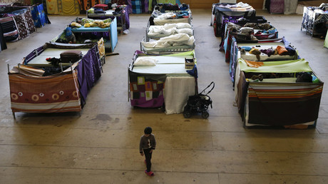 A migrant child walks at the sports hall of the Jane-Addams high school which has been transformed into a refugee shelter in Berlin's Hohenschoenhausen district, Germany © Fabrizio Bensch