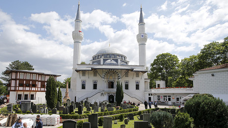 A general view shows the Sehitlik-Moschee mosque after Friday prayers during Ramadan in Berlin, Germany © Fabrizio Bensch