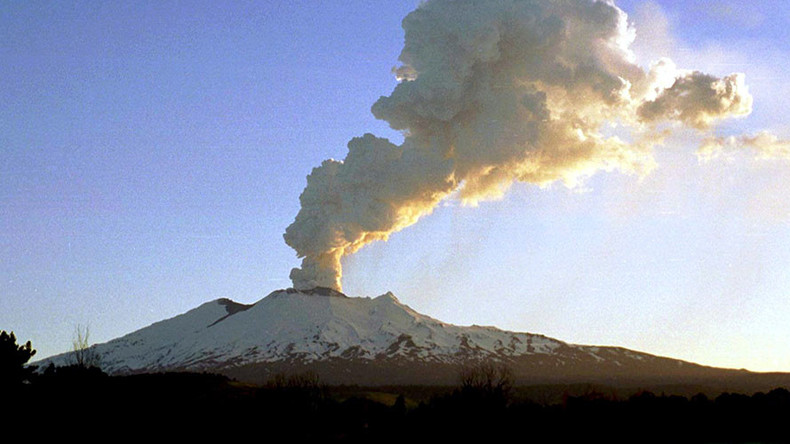 ‘Lord of the Rings’ volcano heats up as tourists & hobbits warned to ...