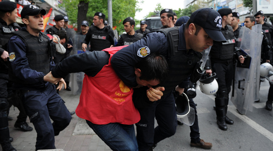 1 dead, police disperse Istanbul May Day protesters with tear gas, water cannon (VIDEOS)