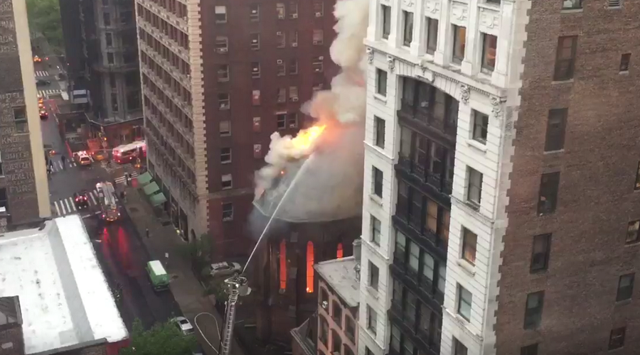 Huge blaze devastates Serbian Orthodox Church in Manhattan on Easter Sunday (VIDEO)