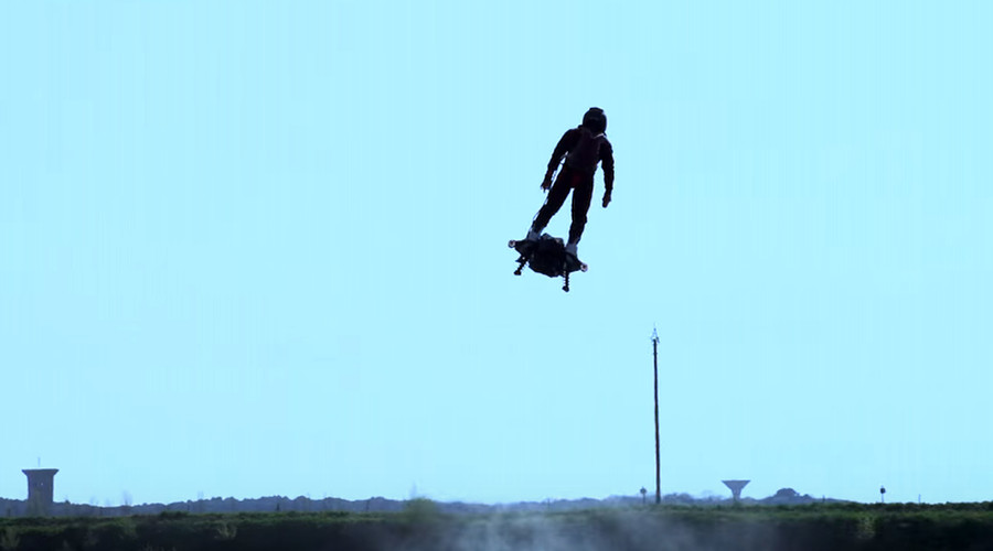 ‘Green Goblin’ hoverboard flies into record books with incredible stunt (VIDEOS)