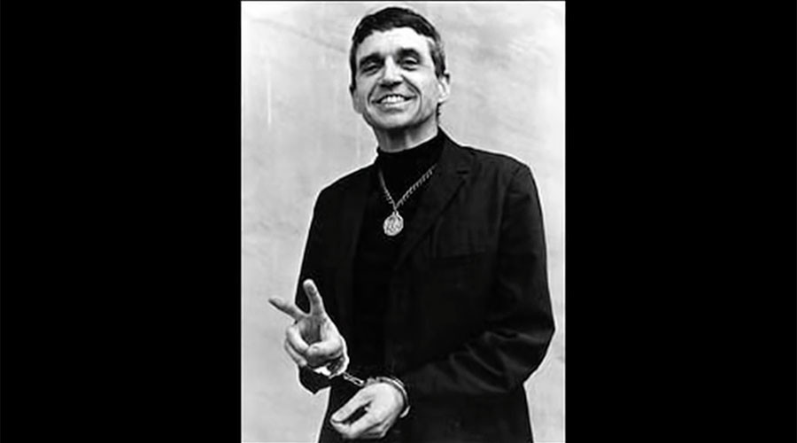 Radical activist Daniel Berrigan, 1st priest on FBI most wanted list, dies at 94