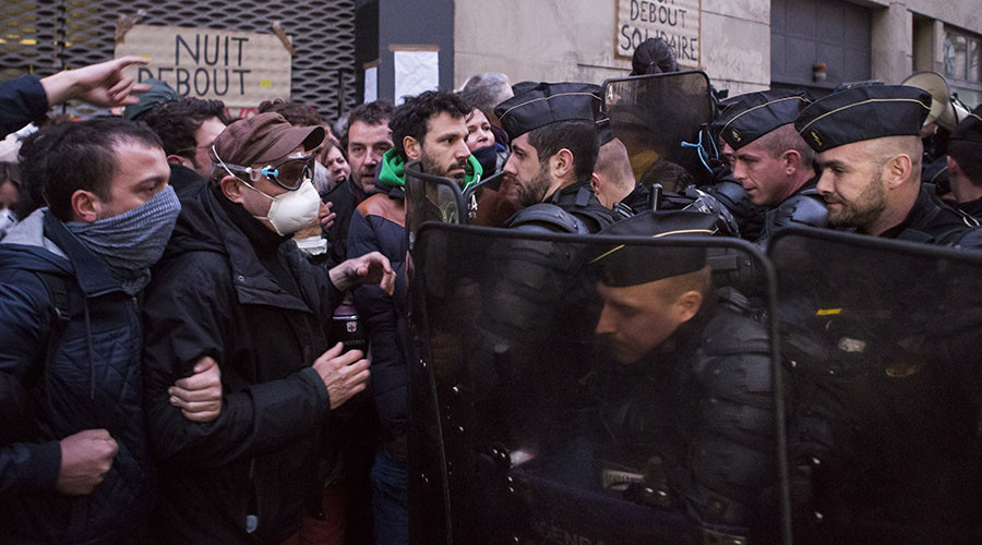 Clashes, tear gas as police evict 277 asylum seekers from Paris high school (PHOTOS, VIDEOS)