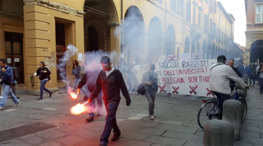 Anti-fascist protesters clash with police in Bologna, Italy (PHOTOS, VIDEO)