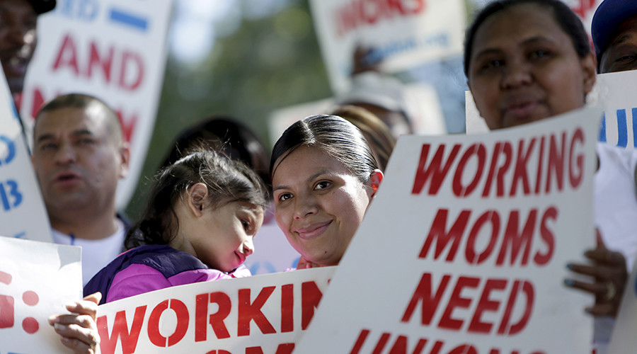 Working mothers in the US still face greater poverty and difficulties