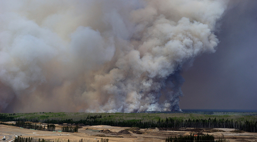 ‘Air tankers won’t stop Alberta fire’: Massive Canadian blaze spreads to 85,000 hectares