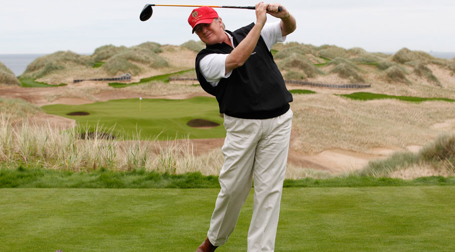 Snake in the grass? Donald Trump branded golf cheat by Oscar De La Hoya