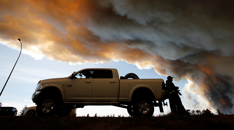 7,000 airlifted out of Alberta inferno as officials warn blaze could double in size (VIDEOS)