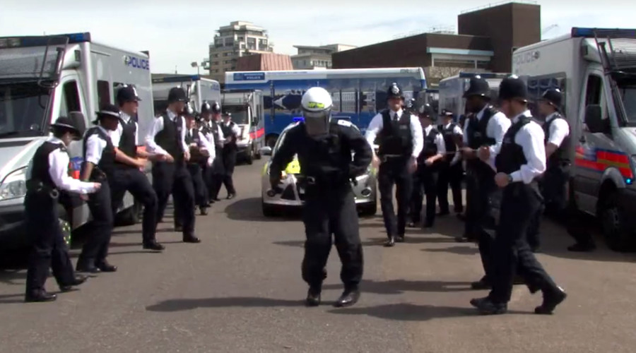 #RunningManChallenge: London police post quick-footed response to cop dance craze (VIDEO)