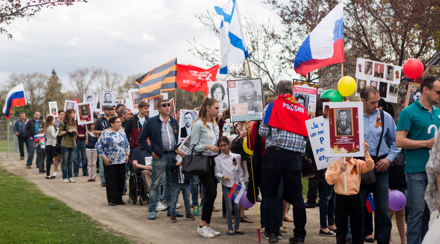 Participants in the Immortal Regiment march held in Montreal. © Marc-Olivier Becotte