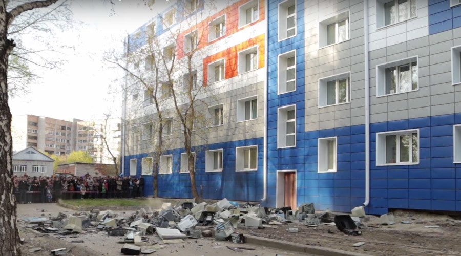 Students set ‘Radio Day’ world record by throwing 550 TVs out of the window (VIDEO)