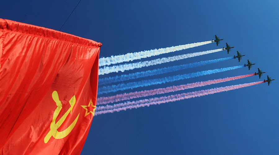 Battle-tested hardware, jets over Moscow & female officers: Best moments from V-Day parade (VIDEOS)