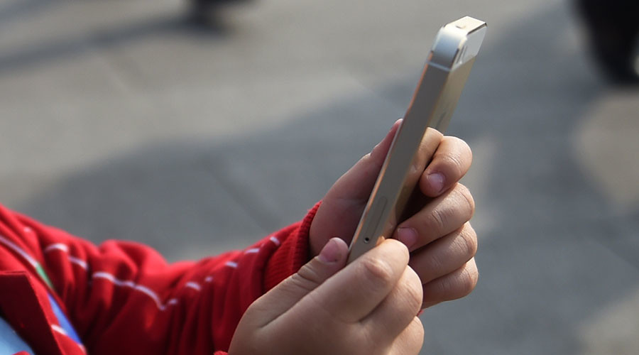 Kids aren’t washing & can’t converse... but they can unlock an iPhone, says report